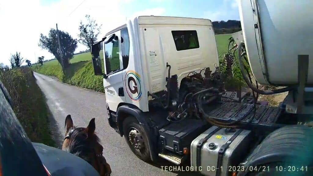 A considerate pass: a horse-riding recording